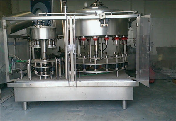 آلة تعبئة زجاجات العطور ذات الضغط السلبي بـ 10 رؤوس