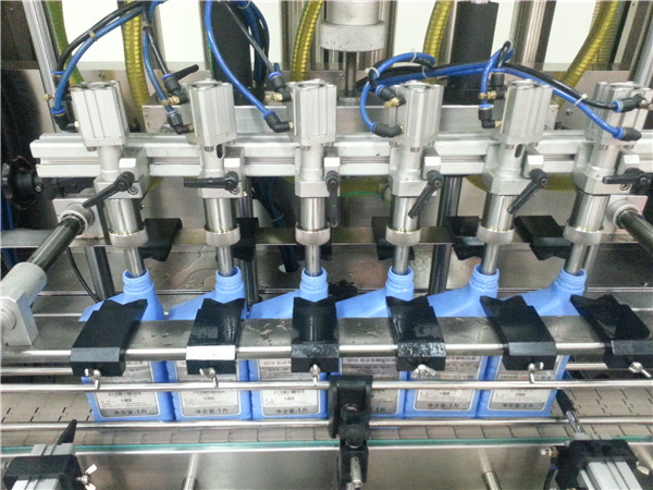 آلة تعبئة زيت المحرك الأوتوماتيكية بـ 6 رؤوس